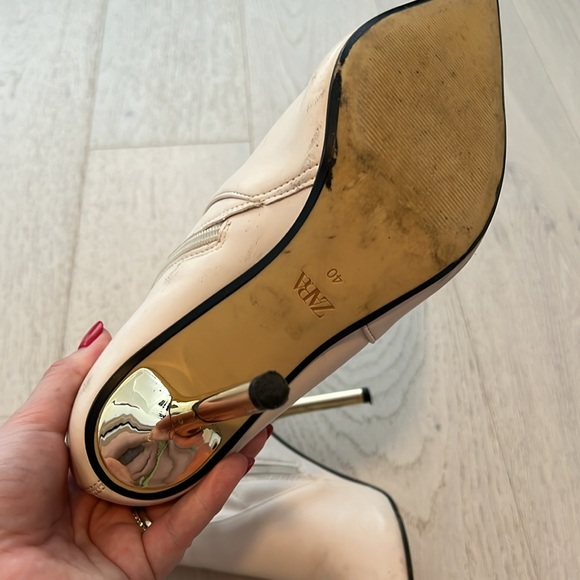 Zara Leather Zip-Up Ankle Boots with gold heel Size EU40 US9 - Picture 6 of 8